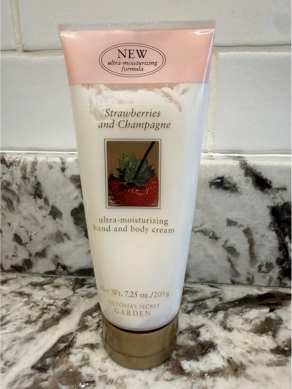 Victoria's Secret Garden Strawberries & Champagne Ultra-moisturizing Cream